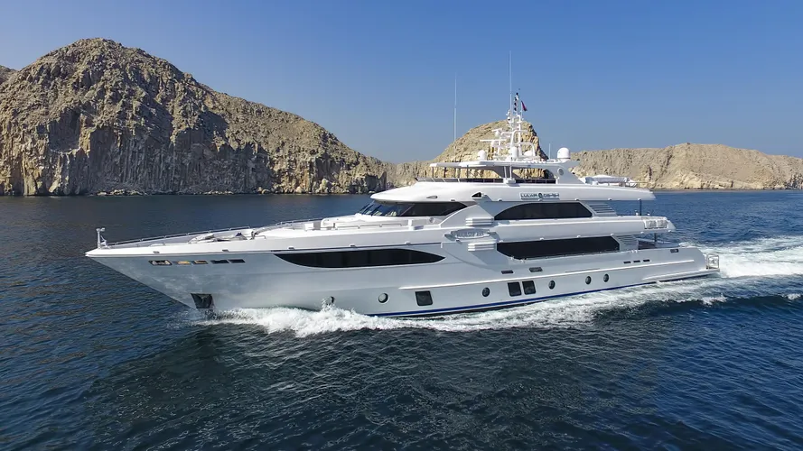 lulwa motoryacht gulf craft majesty 135 41m 2017 half profile