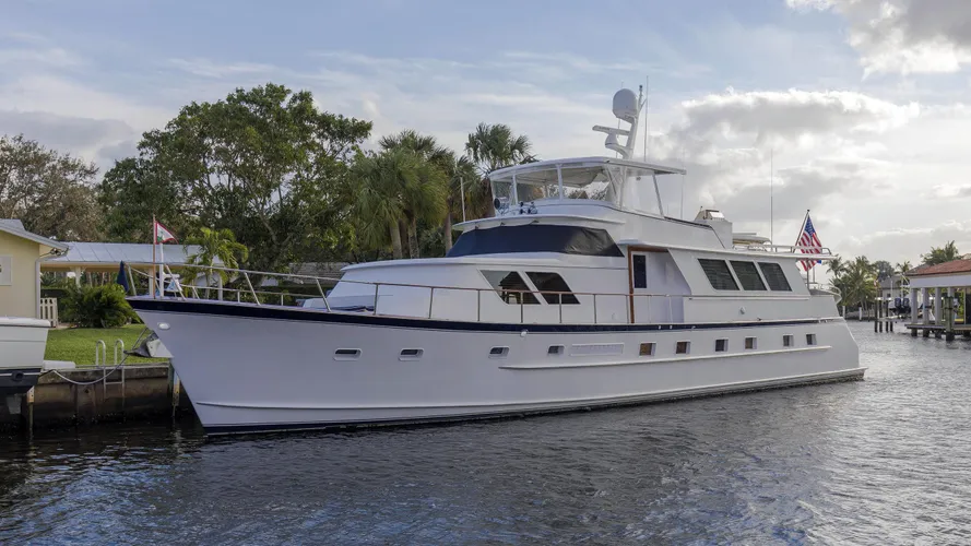 patience motoryacht broward 25m 1982 half profile after refit