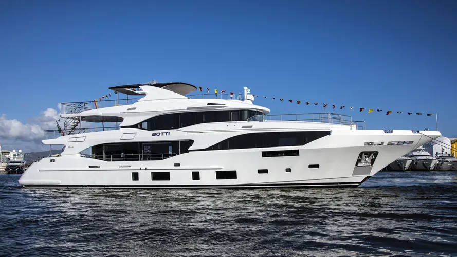 botti motoryacht benetti bm003 35m 2018 launch