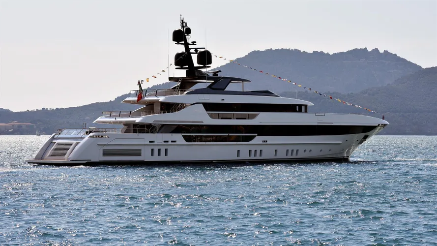 kd motoryacht sanlorenzo 52 steel 2018 52m launch half stern