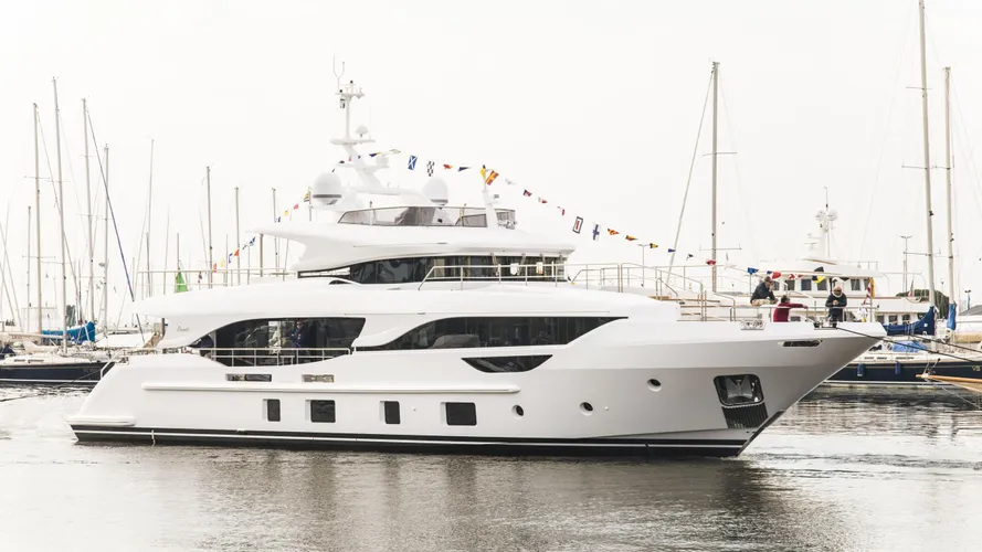 uriamir motoryacht benetti delfino 95 2018 29m launch