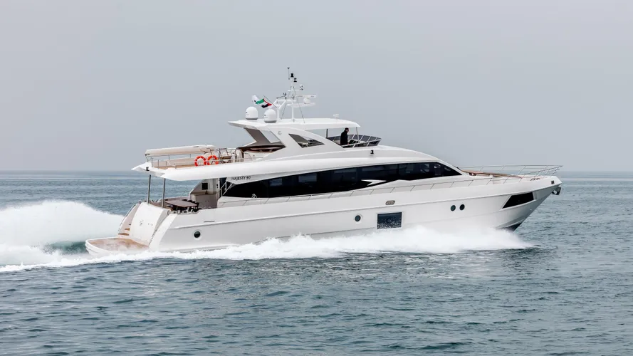 saca motoryacht gulf craft majesty 90 28m 2017 profile