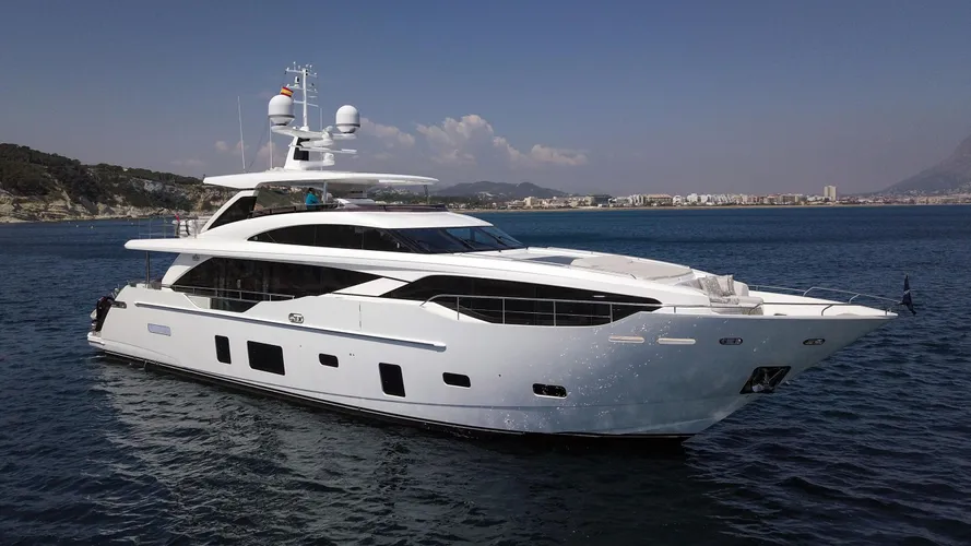 bandazul motoryacht princess yachts 30m 2018 half profile