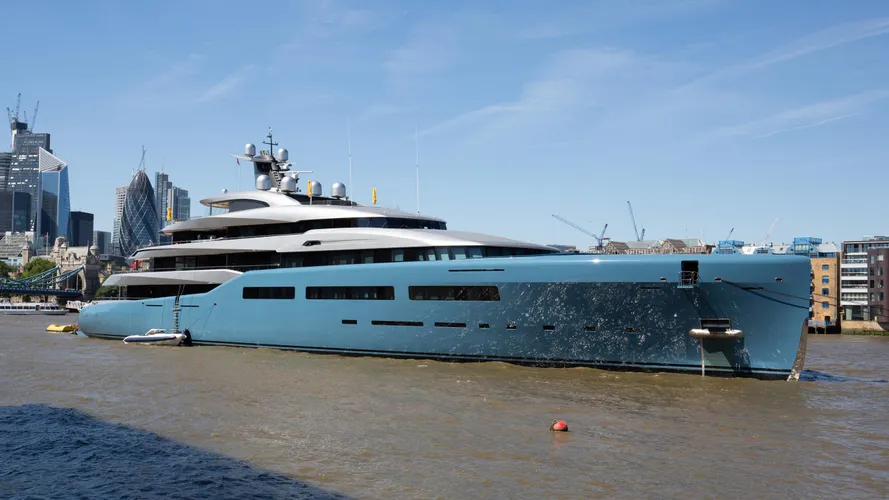aviva motoryacht abeking and rasmussen 6501 2017 98m half profile