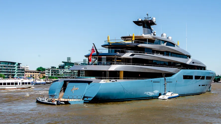 aviva motoryacht abeking and rasmussen 6501 2017 98m half stern