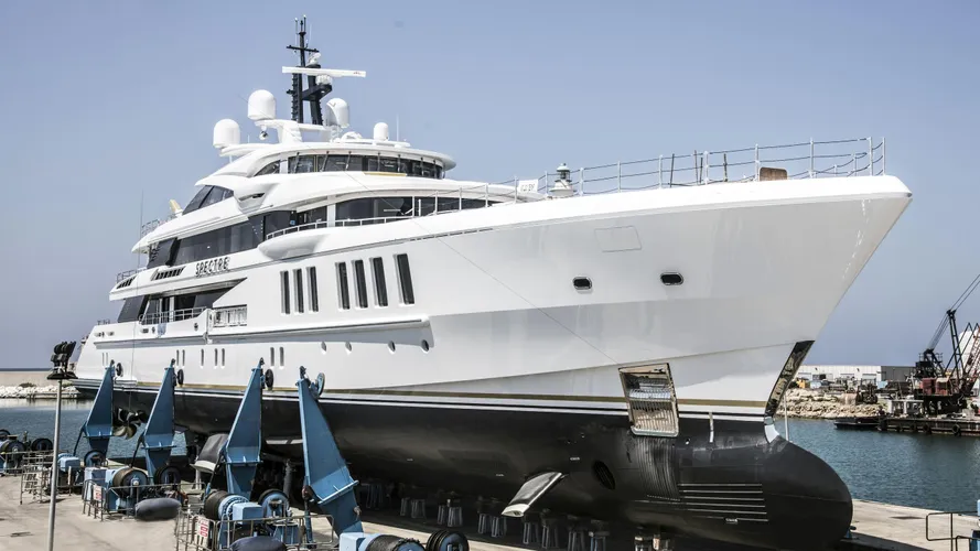 spectre motoryacht benetti yachts fb269 launch half profile