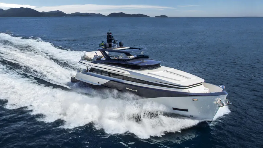 ragnar motoryacht mcp yachts 28m 2018 half profile