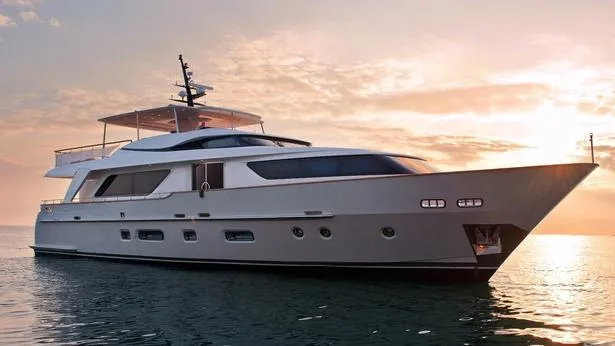 SD92 motoryacht sanlorenzo 28m 2019 half profile sistership