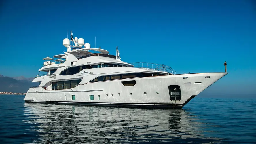 Skyler motoryacht Benetti 42m 2018 half profile sistership