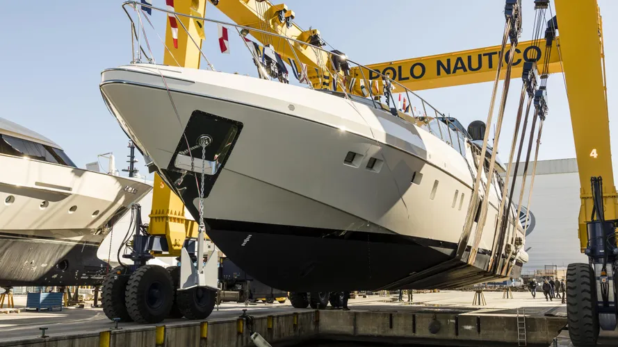 mangusta 110 hull 4 motoryacht overmarine 34m 2019 launch half profile