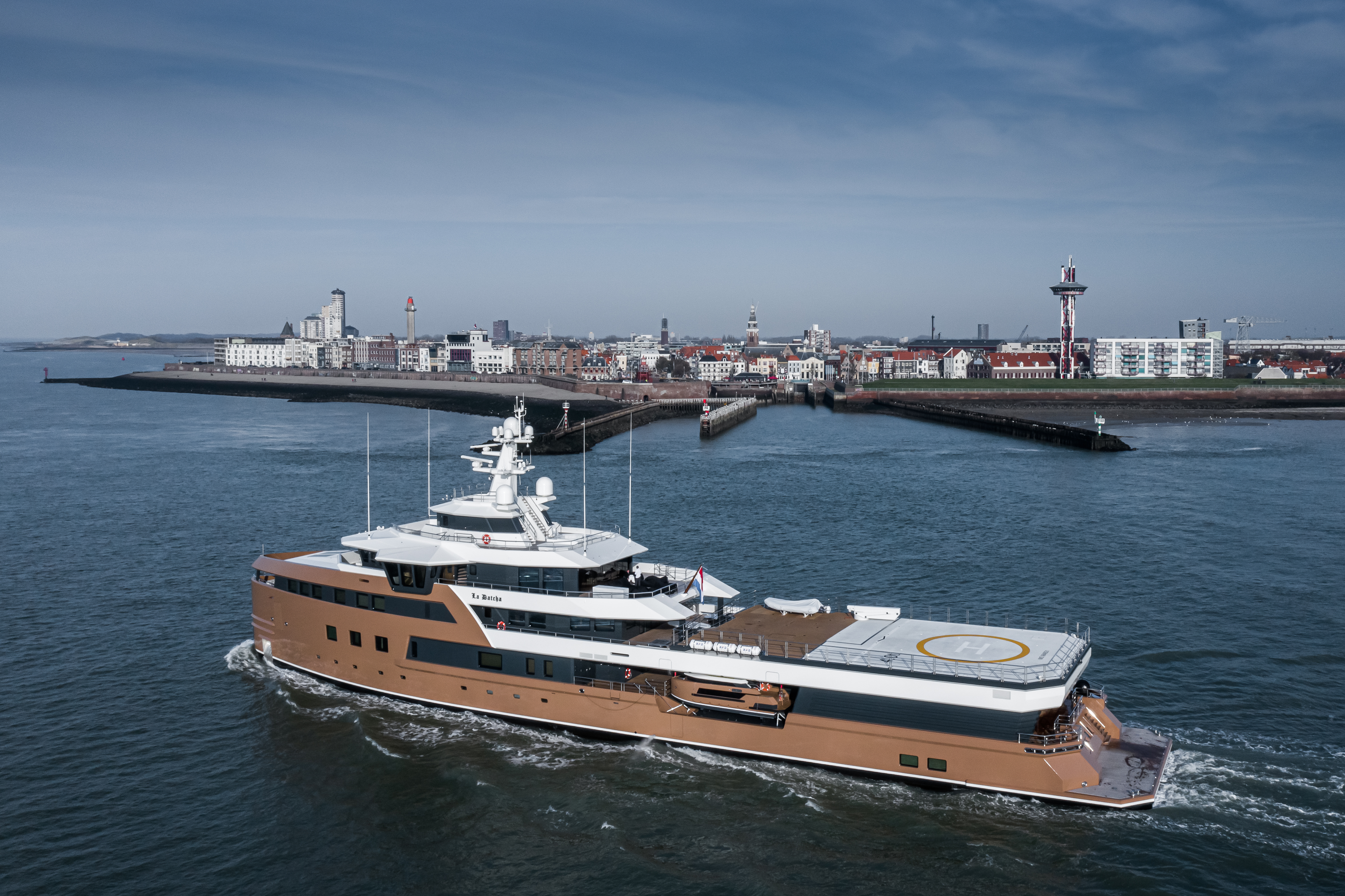 LA DATCHA yacht for charter (Damen, 76.9m, 2020)