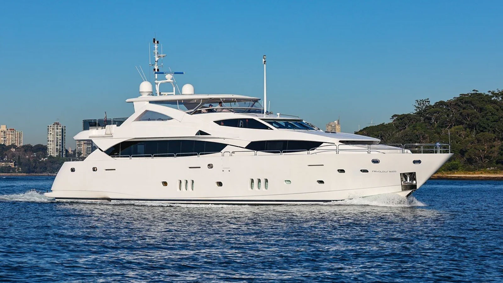 34m Sunseeker motor yacht Frivolous sold in-house