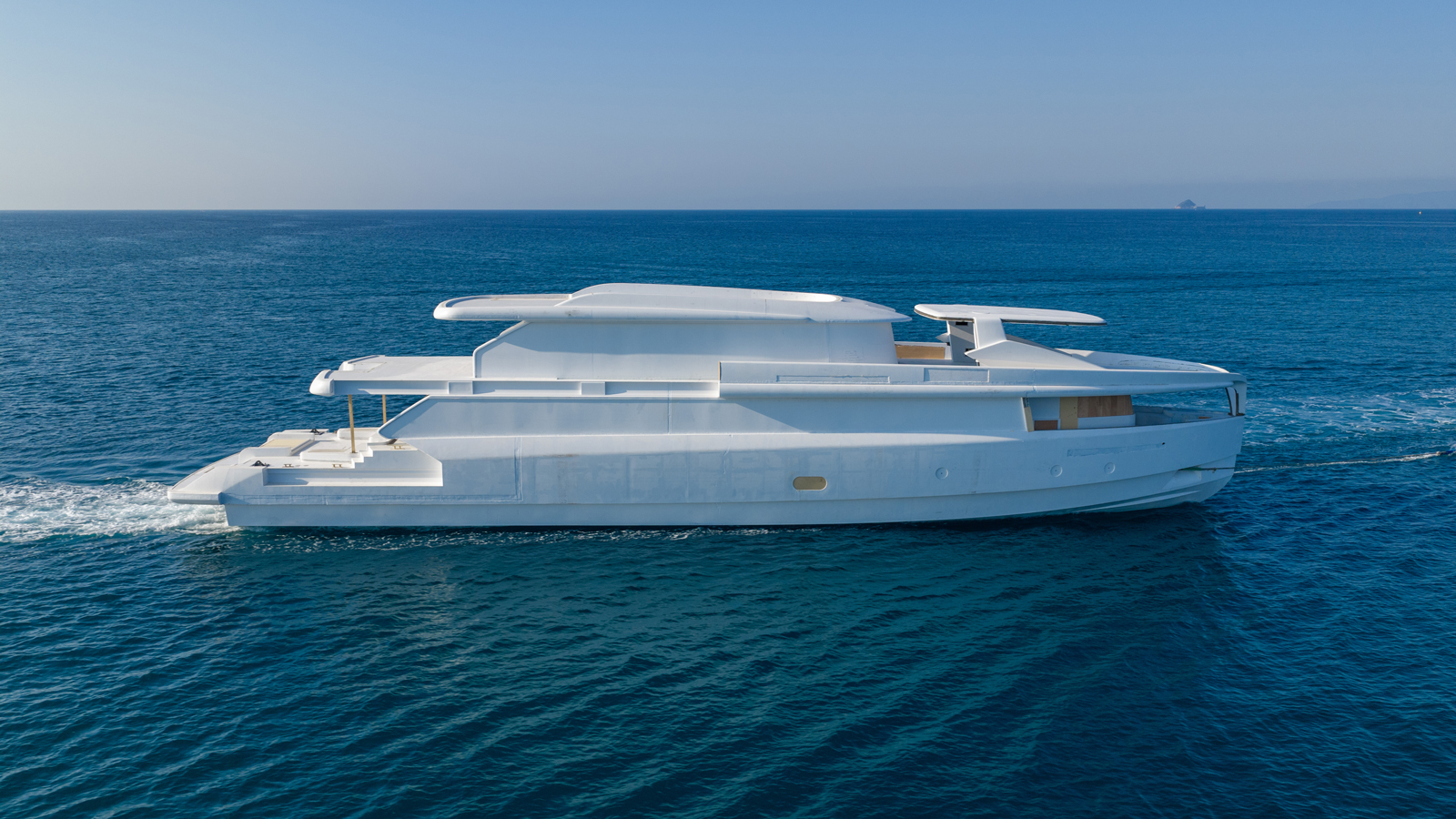 First look at Sanlorenzo's ultra-private 44m superyacht La La Land