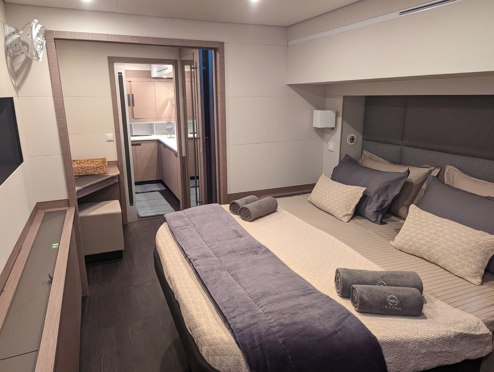 OCEANUS yacht for charter (Fountaine-Pajot, 21.34m, 2022)