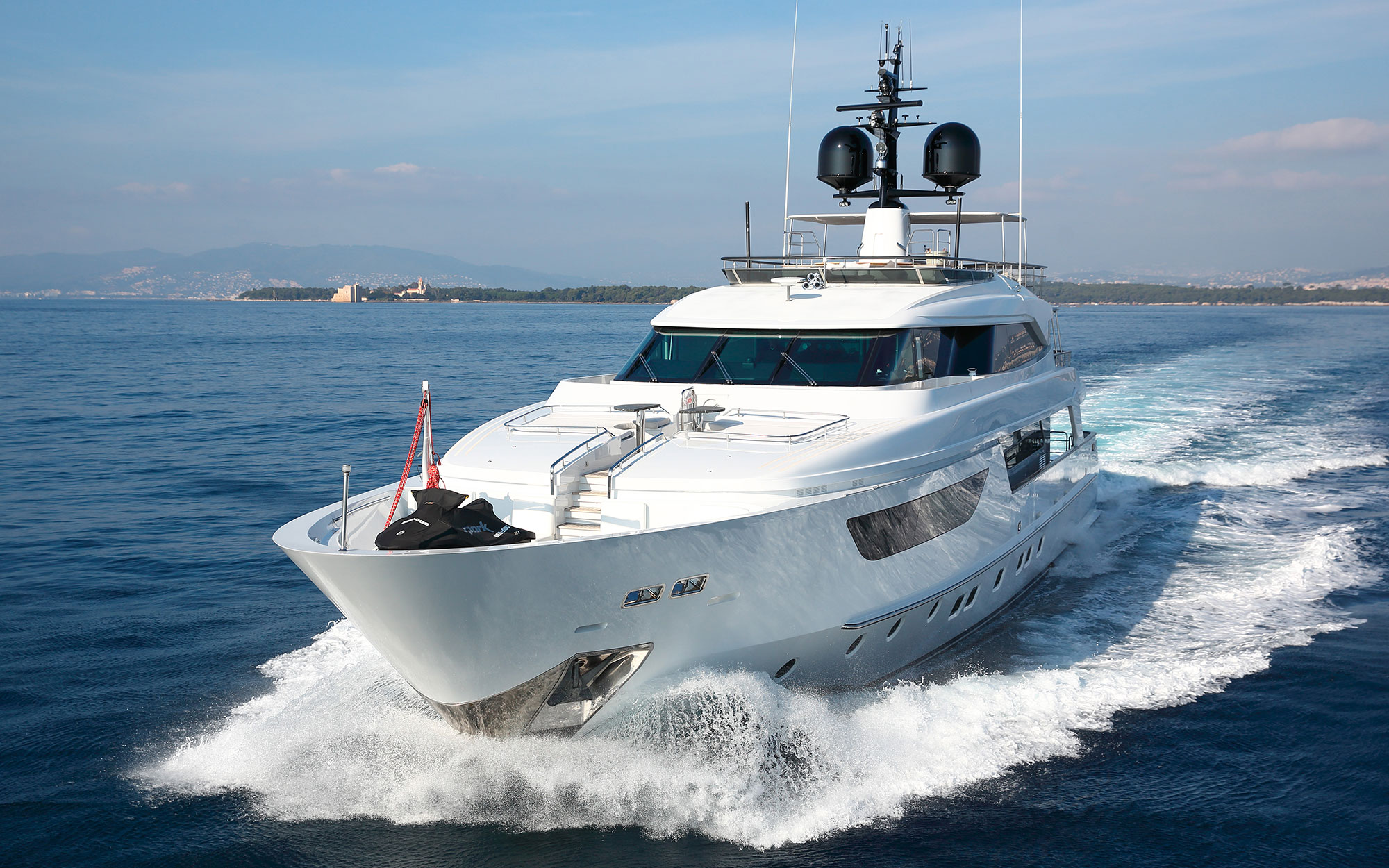 SUD yacht for charter (Sanlorenzo, 37m, 2009)