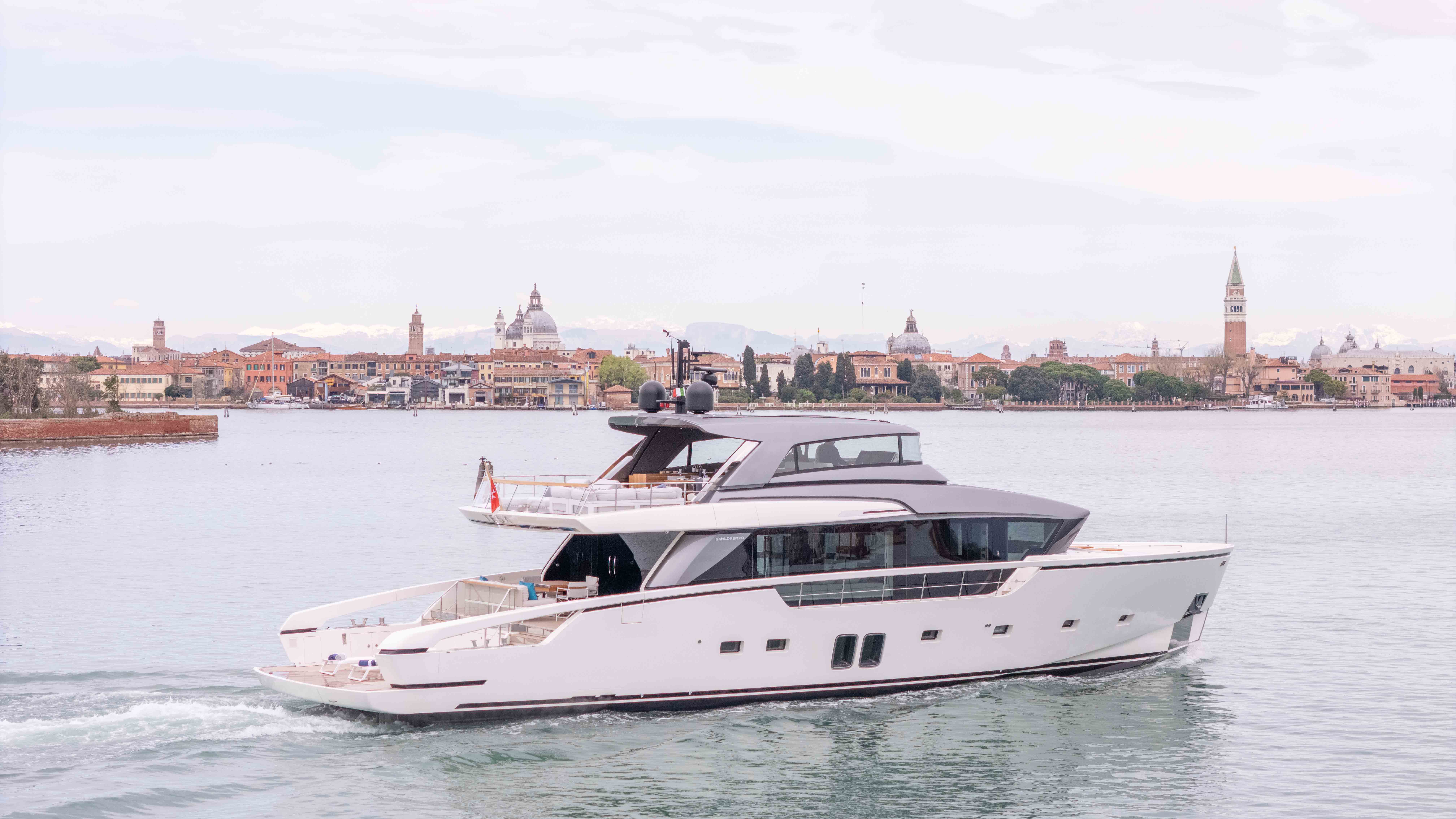29m Sanlorenzo SL96A launches