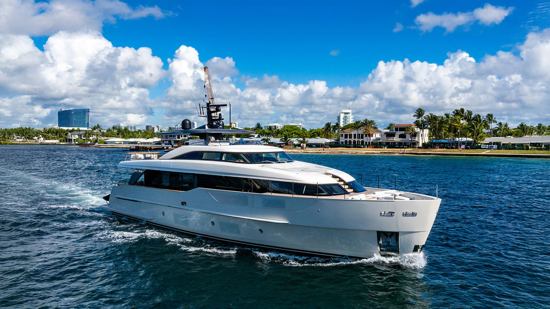 LAILA yacht for charter (Sanlorenzo, 27.43m, 2024)