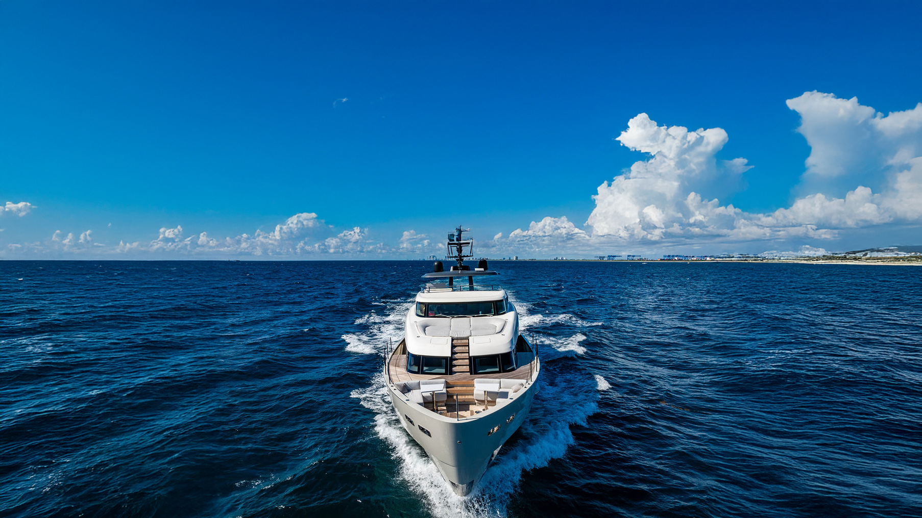 LAILA yacht for charter (Sanlorenzo, 27.43m, 2024)
